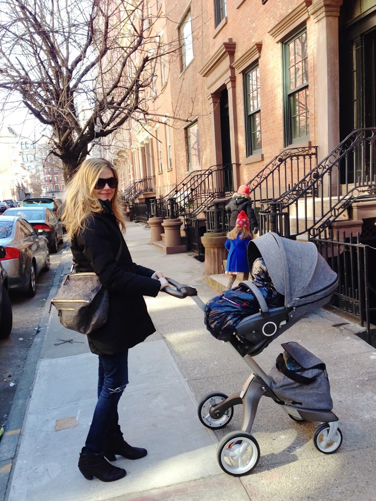 https://lunchpailsandlipstick.com/wp-content/uploads/2013/03/jessica-with-the-stokke.jpeg