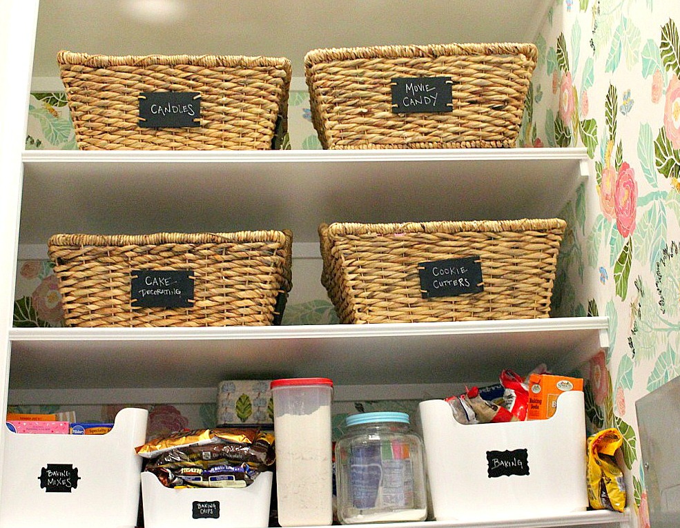 ideas to organize your pantry - Lunchpails and Lipstick